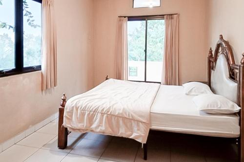 villa doasis 2 puncak mitra reddoorz
