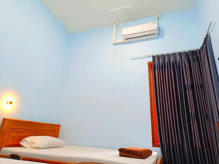 wisma kencana syariah near uns mitra reddoorz