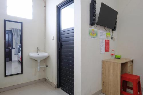 reddoorz near malang creative center
