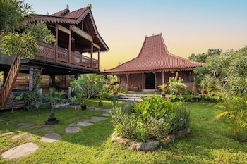 Javalo Villa Lombok,,3 star