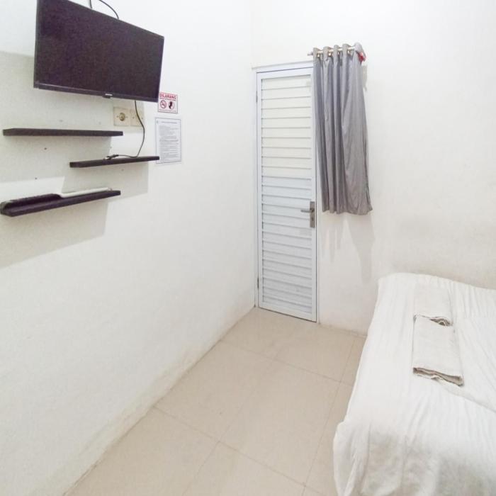 ariska room near alun alun jombang redpartner