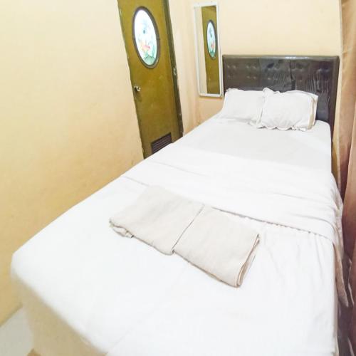 ariska room near alun alun jombang redpartner