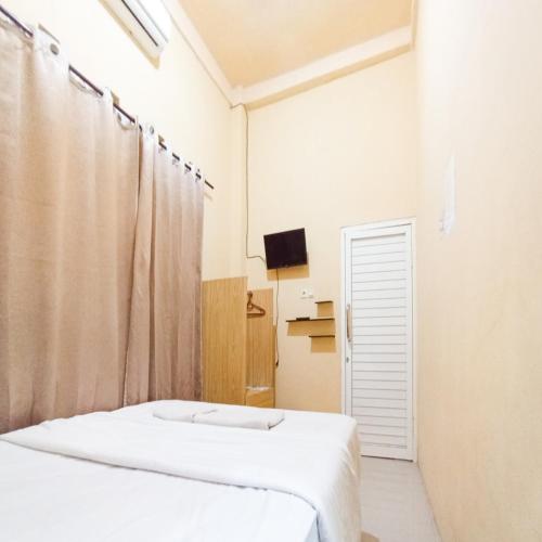 ariska room near alun alun jombang redpartner