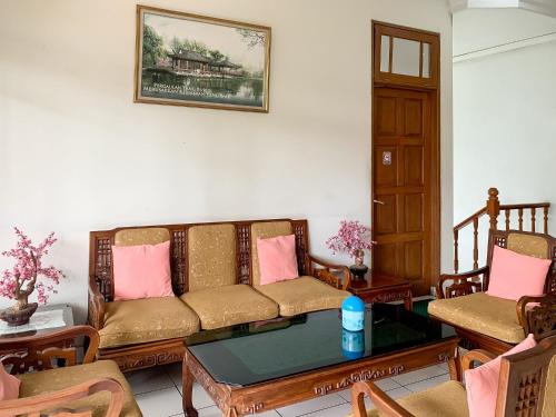 cozy homestay syariah mitra reddoorz bandung