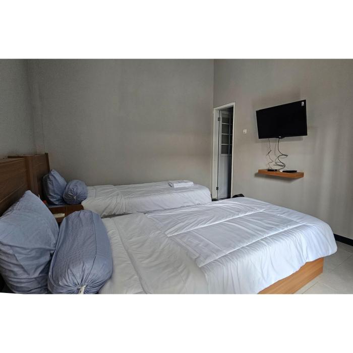 guest house saqeena syariah near blitar park redpartner
