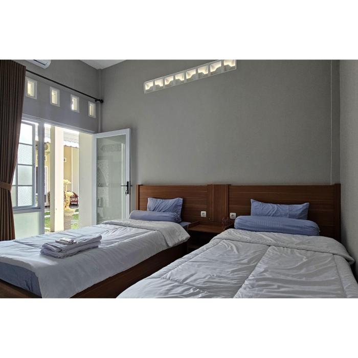 guest house saqeena syariah near blitar park redpartner