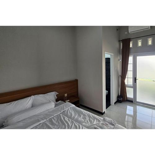 guest house saqeena syariah near blitar park redpartner
