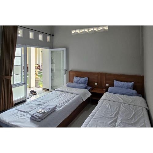 guest house saqeena syariah near blitar park redpartner