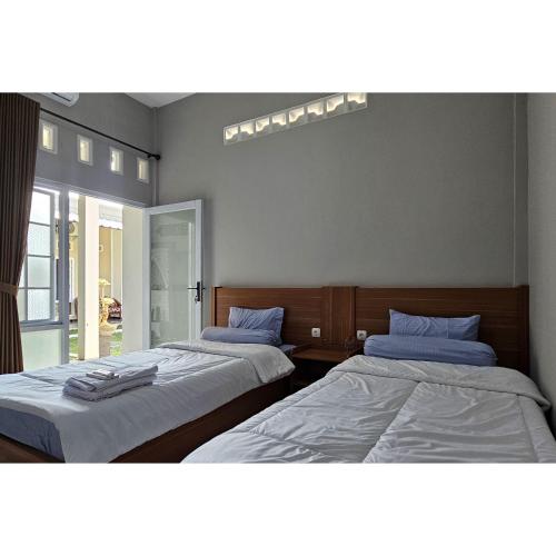 guest house saqeena syariah near blitar park redpartner
