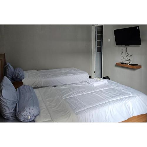 guest house saqeena syariah near blitar park redpartner