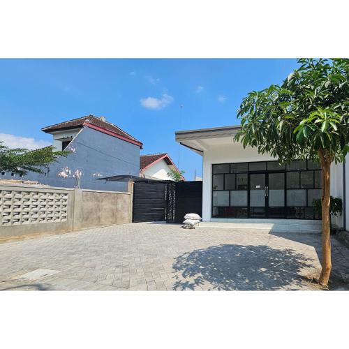 guest house saqeena syariah near blitar park redpartner