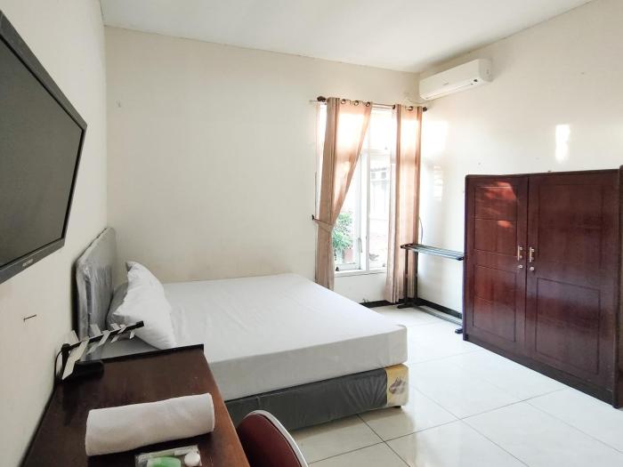 hasana guest house syariah near royal plaza redpartner