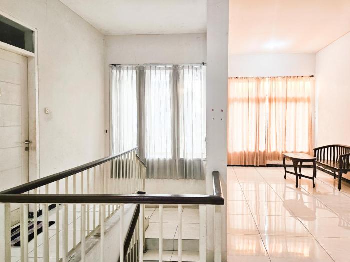 hasana guest house syariah near royal plaza redpartner