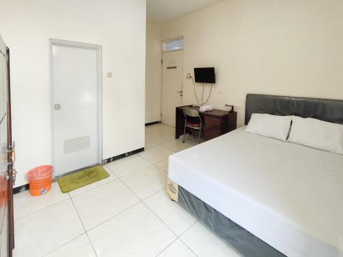 hasana guest house syariah near royal plaza redpartner