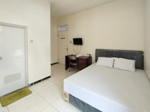 hasana guest house syariah near royal plaza redpartner