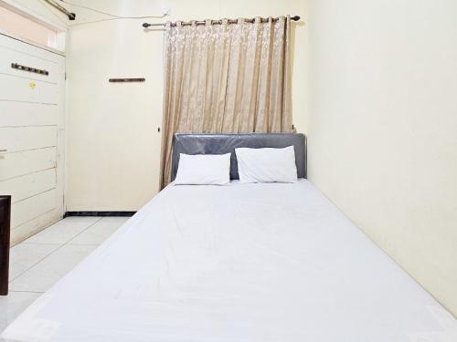 hasana guest house syariah near royal plaza redpartner