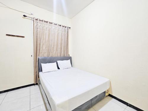 hasana guest house syariah near royal plaza redpartner
