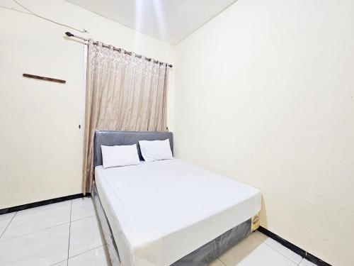 hasana guest house syariah near royal plaza redpartner
