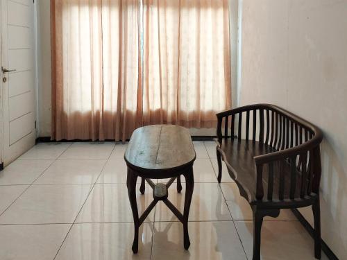 hasana guest house syariah near royal plaza redpartner