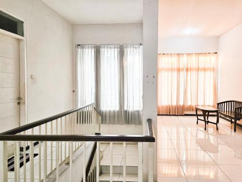 hasana guest house syariah near royal plaza redpartner