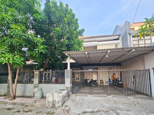 hasana guest house syariah near royal plaza redpartner