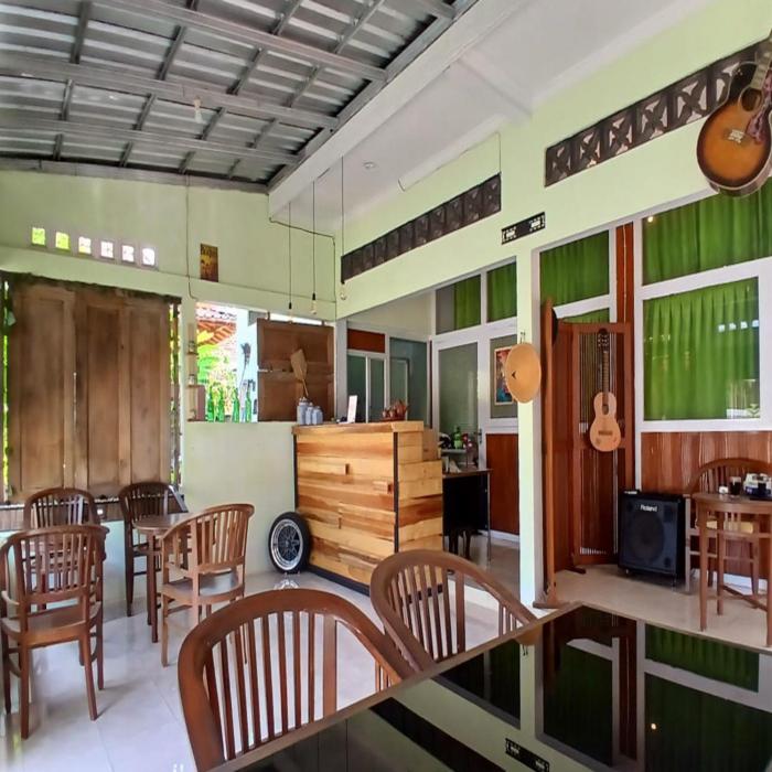 kenewae living near alun alun wonosari mitra reddoorz