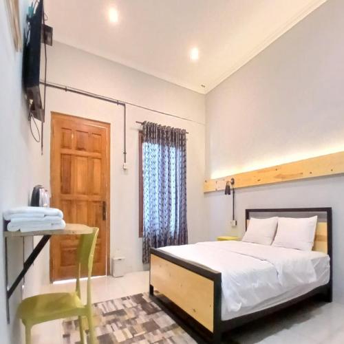 Kenewae Living Near Alun-Alun Wonosari Mitra Reddoorz,,2 star