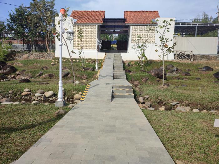 oemah tahu banjarnegara resto and resort mitra reddoorz