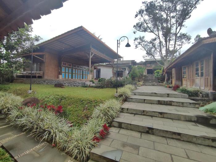 oemah tahu banjarnegara resto and resort mitra reddoorz