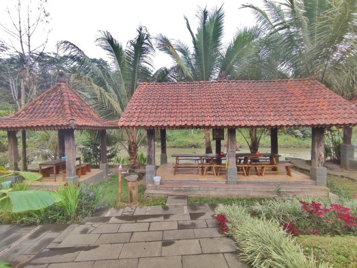 oemah tahu banjarnegara resto and resort mitra reddoorz