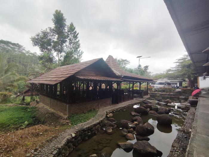 oemah tahu banjarnegara resto and resort mitra reddoorz