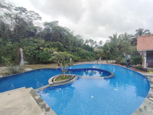 oemah tahu banjarnegara resto and resort mitra reddoorz