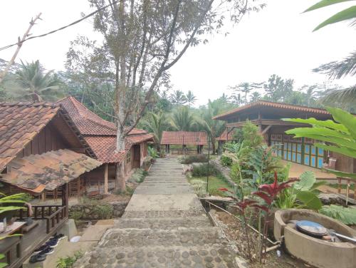 oemah tahu banjarnegara resto and resort mitra reddoorz