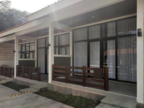 Oemah Tahu Banjarnegara Resto And Resort Mitra Reddoorz,,2 star