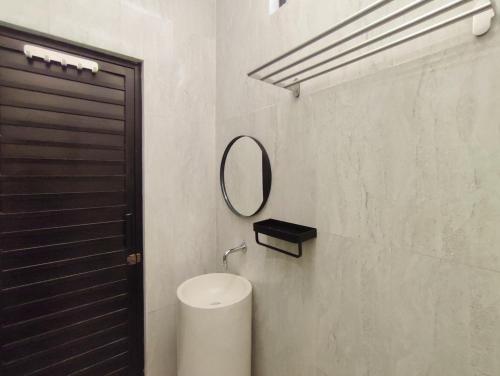 oemah tahu banjarnegara resto and resort mitra reddoorz