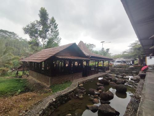 oemah tahu banjarnegara resto and resort mitra reddoorz