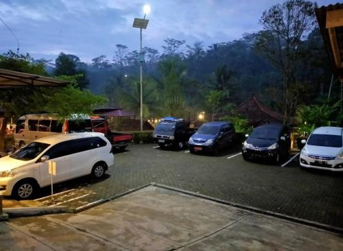 oemah tahu banjarnegara resto and resort mitra reddoorz