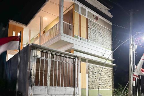 Oma Kost 3 Probolinggo Mitra Reddoorz,,2 star