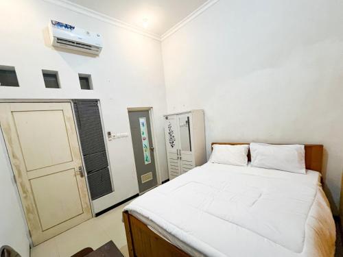 oma kost 3 probolinggo mitra reddoorz