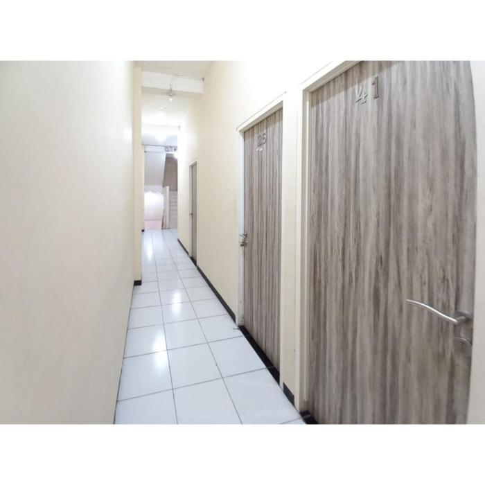 reddoorz luxury homestay near aloha waru surabaya