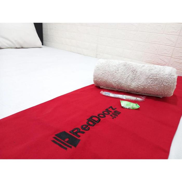 reddoorz luxury homestay near aloha waru surabaya