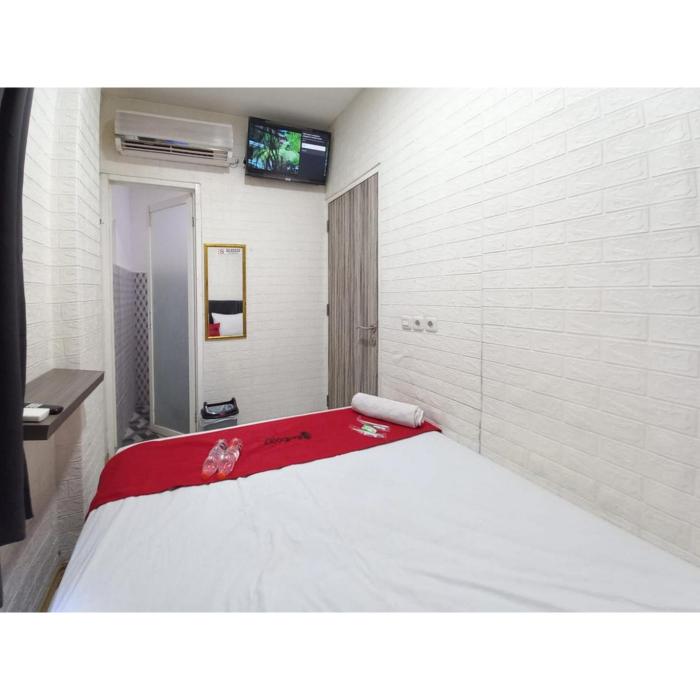 reddoorz luxury homestay near aloha waru surabaya