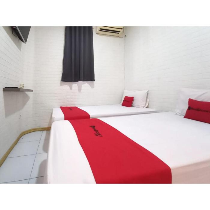 reddoorz luxury homestay near aloha waru surabaya