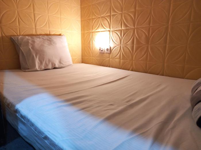 reddoorz luxury homestay near aloha waru surabaya
