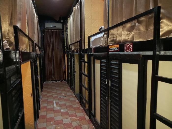 reddoorz luxury homestay near aloha waru surabaya