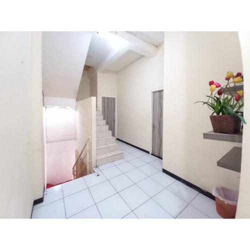 reddoorz luxury homestay near aloha waru surabaya