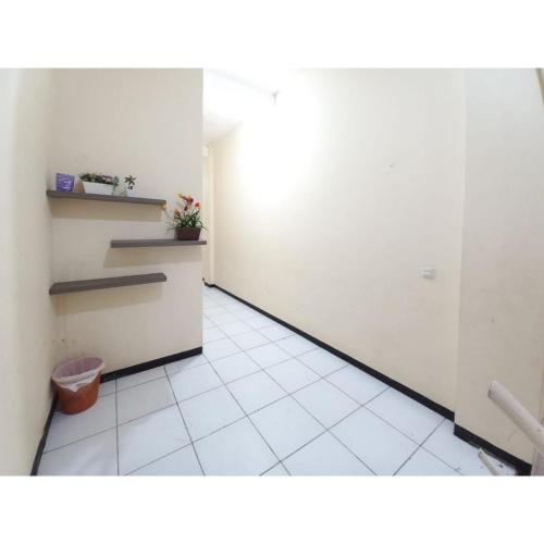 reddoorz luxury homestay near aloha waru surabaya