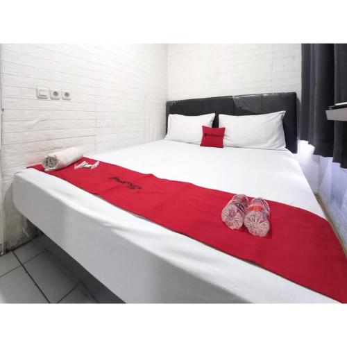 reddoorz luxury homestay near aloha waru surabaya