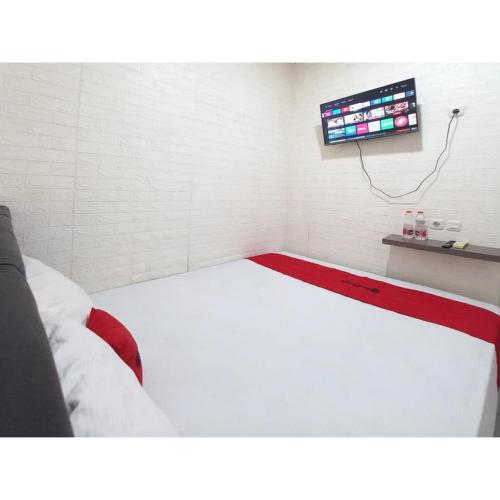 reddoorz luxury homestay near aloha waru surabaya