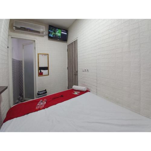 reddoorz luxury homestay near aloha waru surabaya